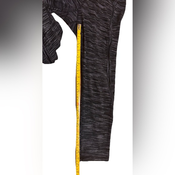 C9 Champion High Rise Everyday 21" Capri Small Ebony Cut Out Leg Design - Picture 6 of 7